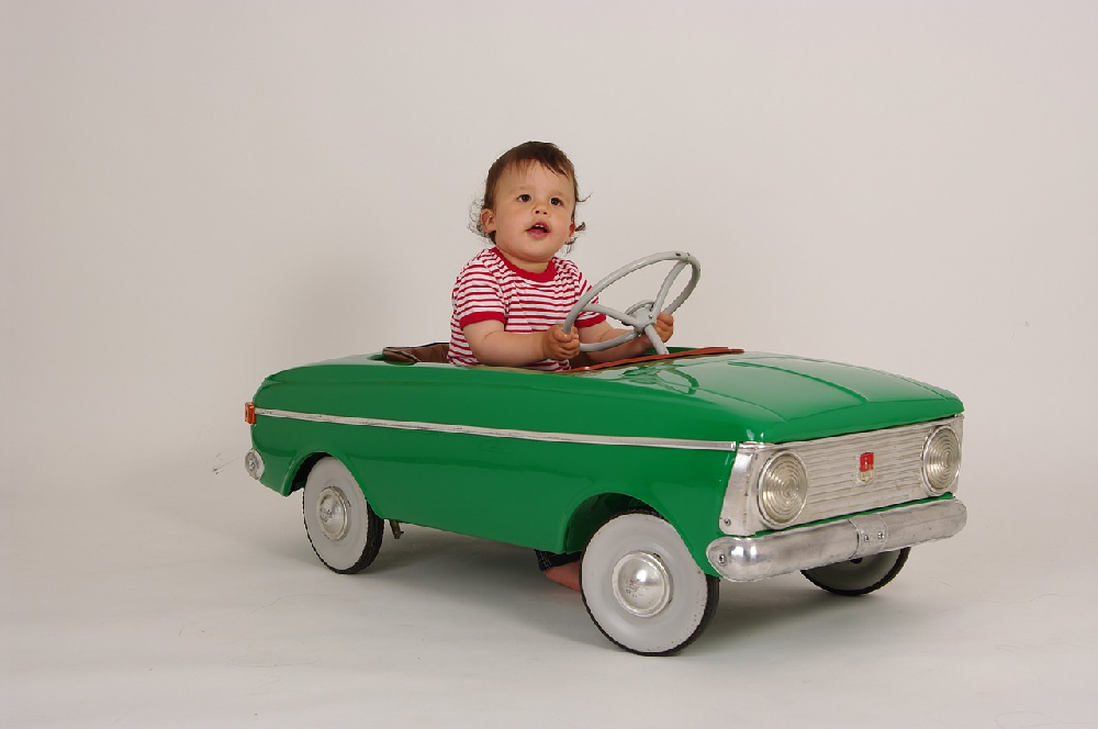 Elektryczne pojazdy dla dzieci - czy warto wybra? je na prezent?